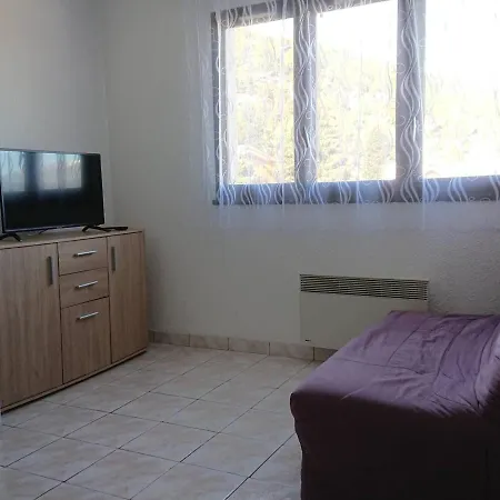 Aux Avec Garage Et Equipements Complets - Fr-1-593-62 * Les Angles (Pyrenees-Orientales)